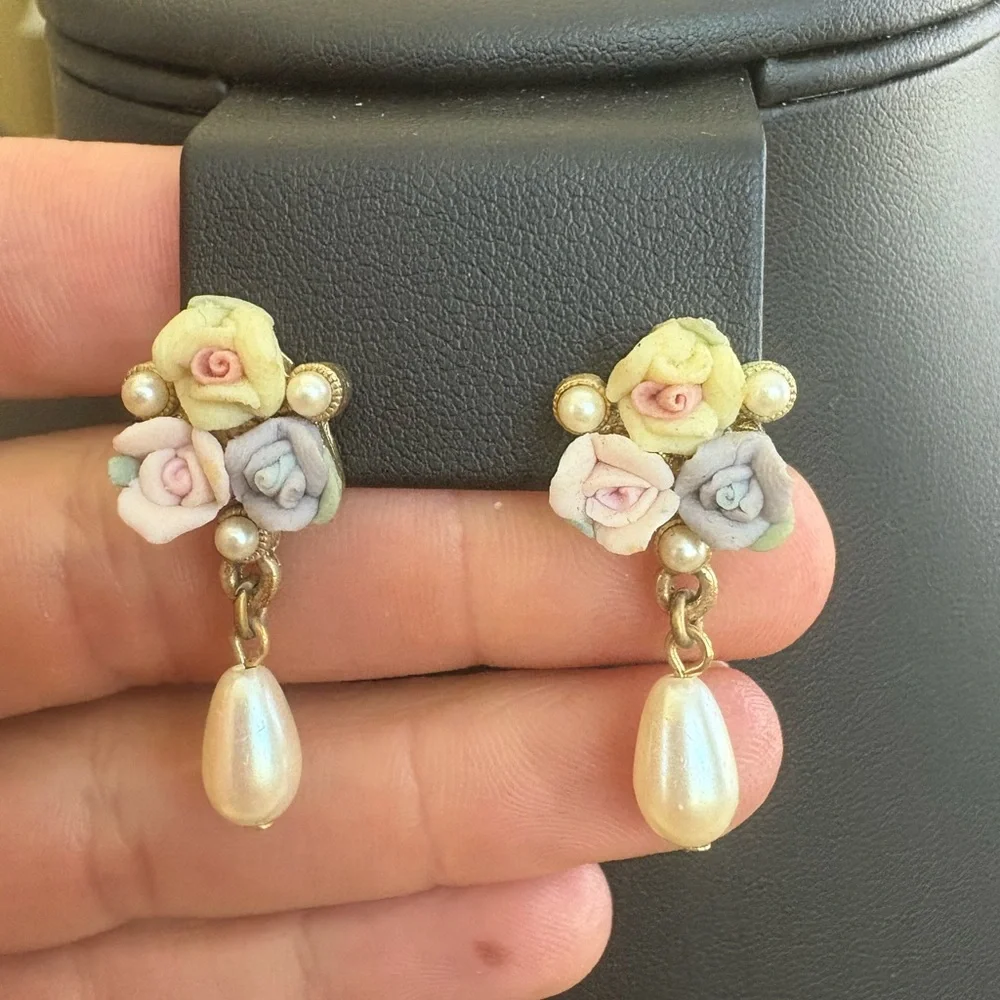 1928 pink porcelain dangle drop earrings flowers gold toned faux pearls - Picture 11 of 12